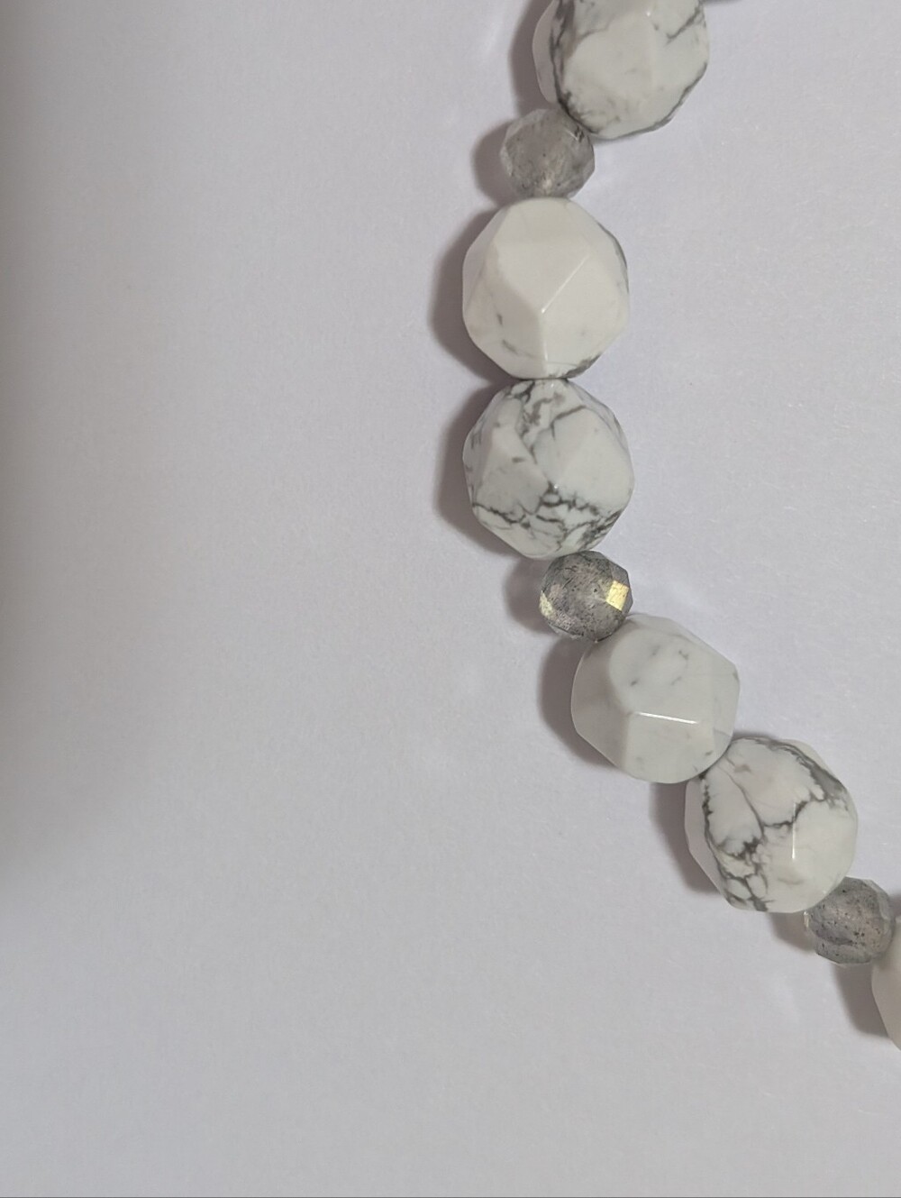 Howlite/Labradorite Bracelet - Picture 4 of 5
